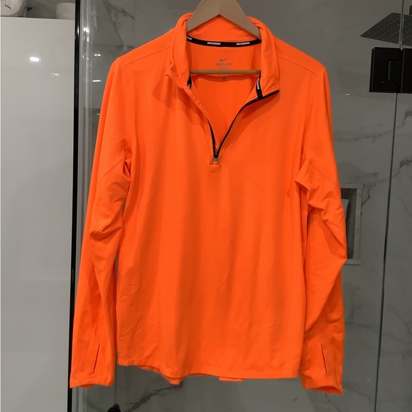 NIKE athletic quick dry top 🔥 - Picture 5 of 7